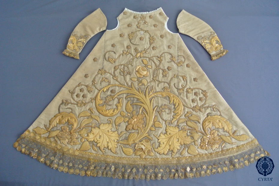 Restauración del vestido bordado de la Virgen de los Milagros de El Puerto de Santa María