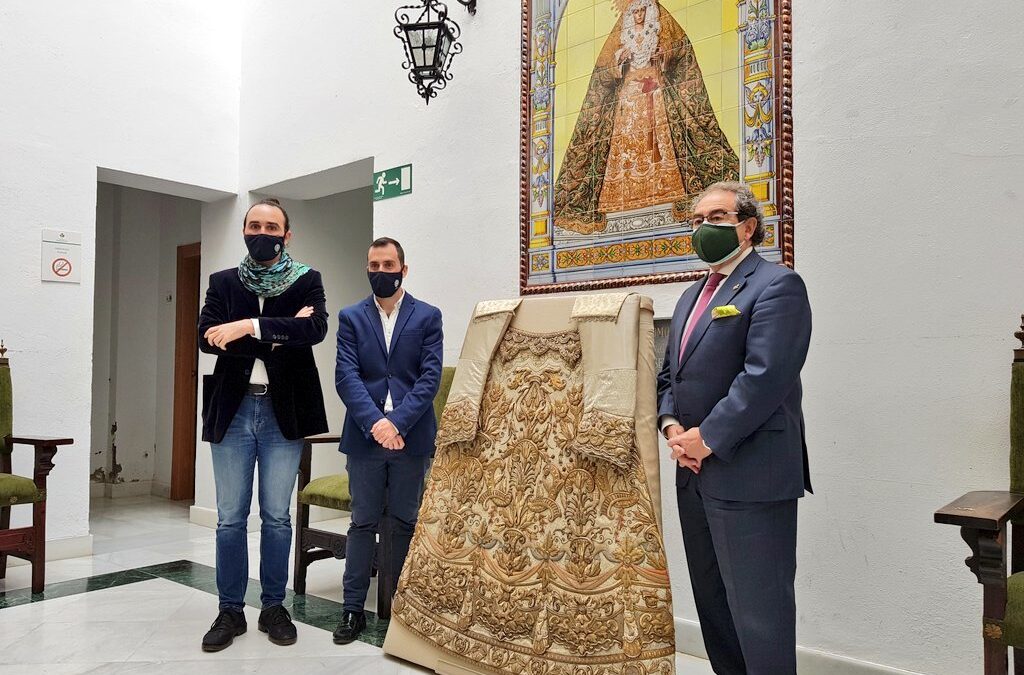 CYRTA presenta la restauración de la saya de ‘las corbatas’ de la Macarena y los nuevos soportes expositivos